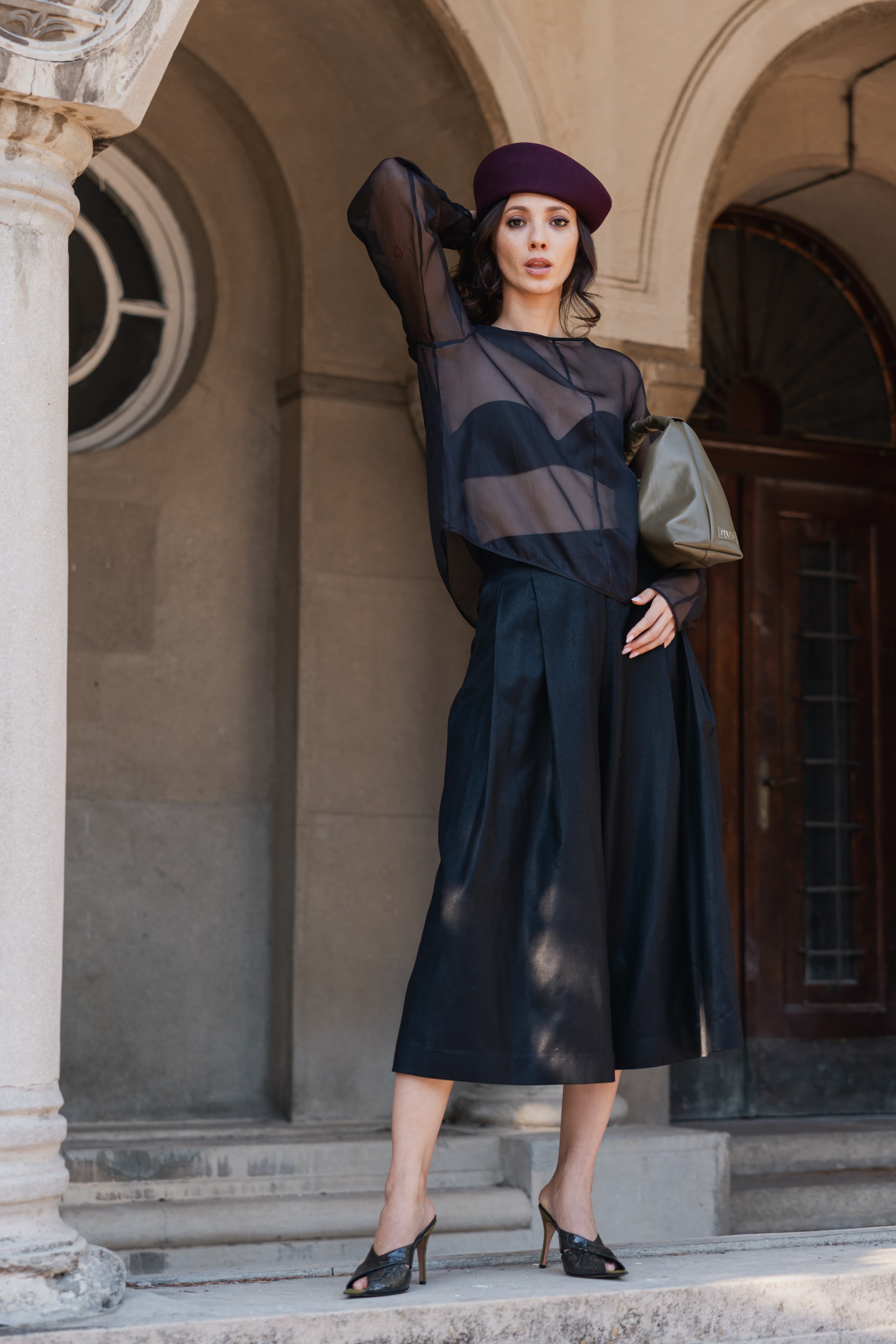 Crna svilena bluza